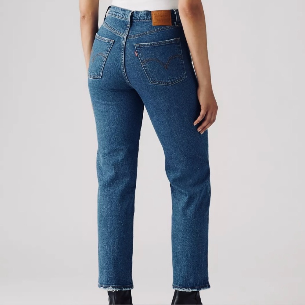 Levi's Classic High-Rise Straight Leg Jeans in Medium Blue
